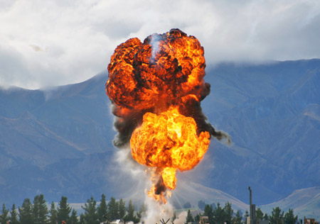  爆破、化爆、風洞試驗